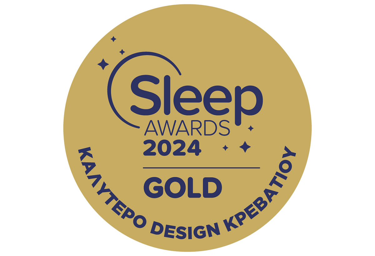 Παρουσιάζει το σήμα από το βραβείο που πήρε το κρεβάτι